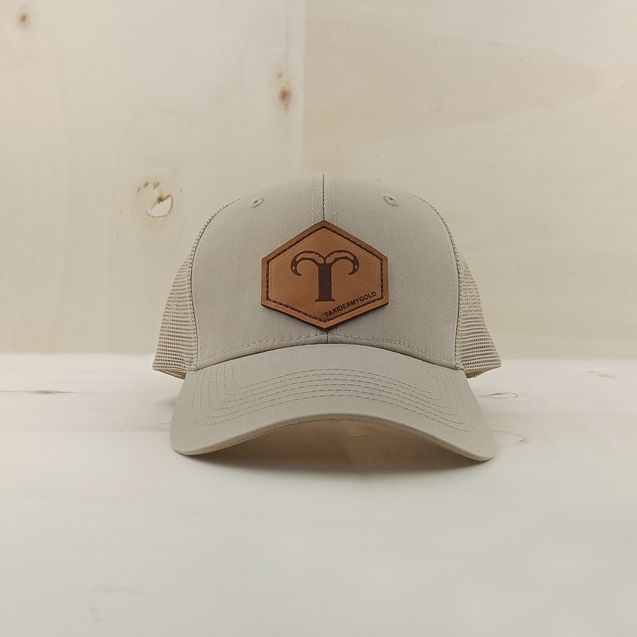 gorra beige taxidermygold caza